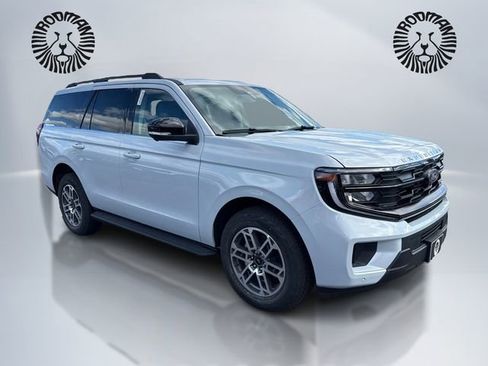 New 2026 Ford Expedition Active image 3