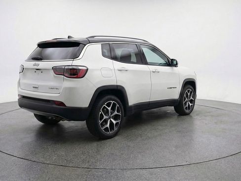Used 2025 Jeep Compass Limited image 9