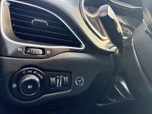 Used 2019 Jeep Cherokee Trailhawk AWD/4WD image 21