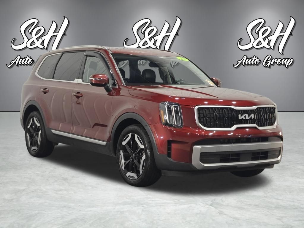 Used 2023 Kia Telluride EX w/ EX Captain's Chair Package AWD/4WD image 2