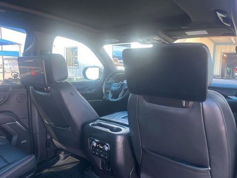 Used 2024 GMC Yukon XL Denali w/ Denali Reserve Package image 11