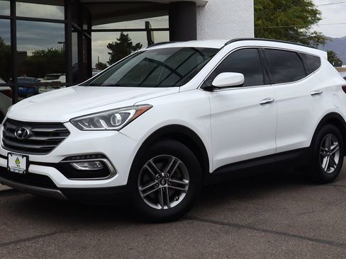 Used 2017 Hyundai Santa Fe Sport image 2