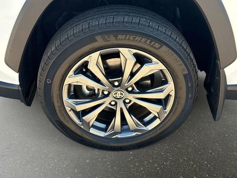 Used 2025 Toyota RAV4 XLE Premium image 10