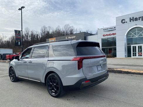 Used 2025 Kia Carnival SX Prestige image 4