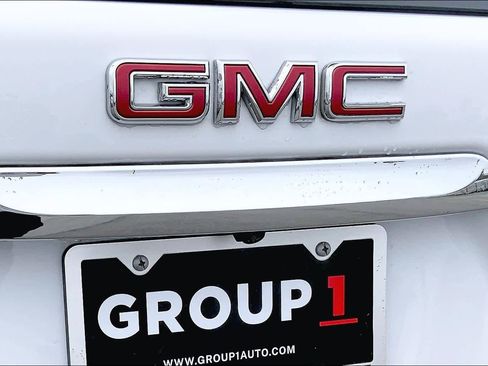 Certified 2022 GMC Terrain SLE w/ Driver Convenience Package image 9