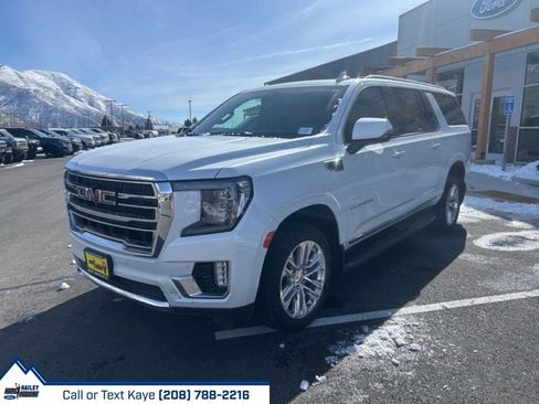 Used 2022 GMC Yukon XL SLT w/ SLT Premium Package image 3