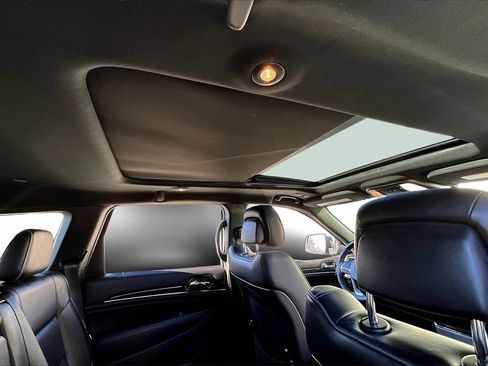 Used 2019 Jeep Grand Cherokee Overland image 15