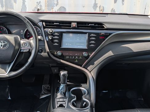 Used 2018 Toyota Camry XSE FWD image 17