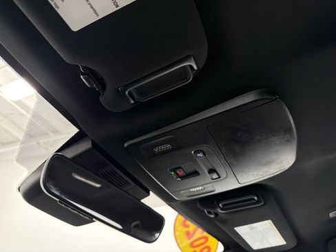 Used 2025 Toyota Camry SE w/ Convenience Package FWD image 27