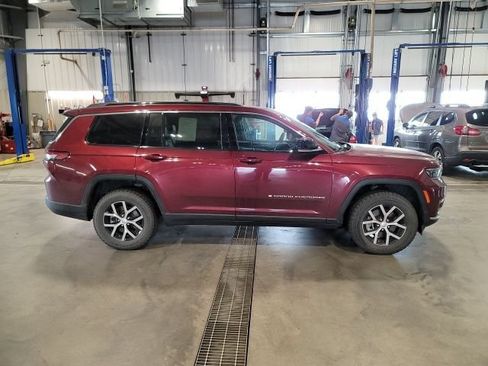 Used 2024 Jeep Grand Cherokee L Limited AWD/4WD image 8