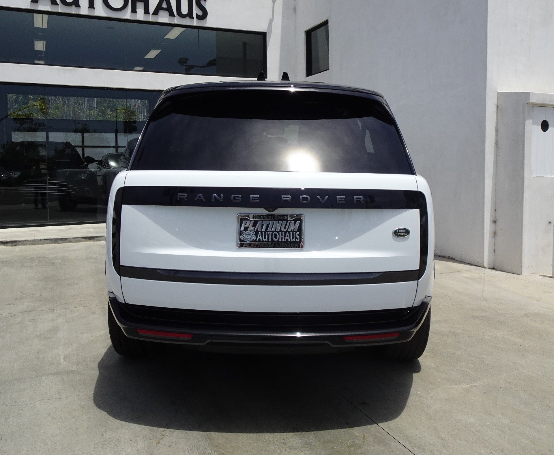 Used 2023 Land Rover Range Rover Long Wheelbase SE AWD/4WD image 5