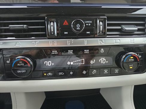 New 2026 Nissan Pathfinder SL image 4