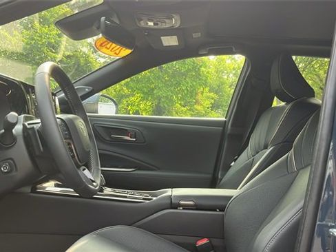 Used 2025 Toyota Crown Platinum image 10