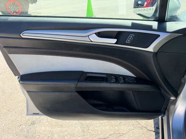 Used 2020 Ford Fusion SE w/ Equipment Group 151A FWD image 16
