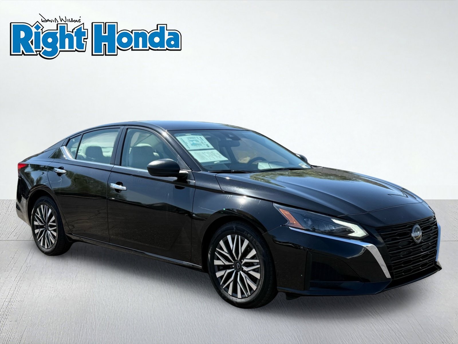 Used 2025 Nissan Altima 2.5 SV FWD image 10