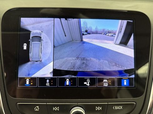 Used 2023 Chevrolet Equinox LT image 24