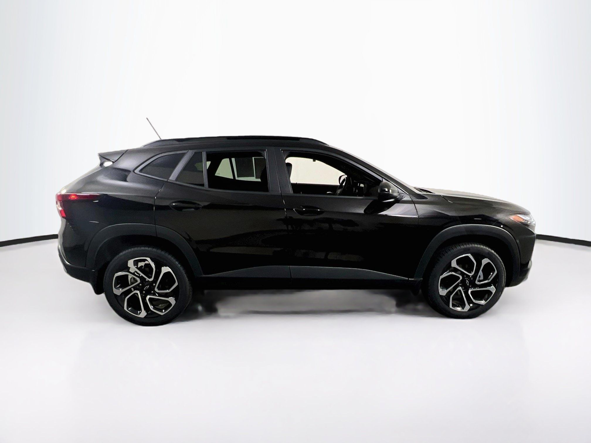 Used 2026 Chevrolet Trax RS FWD image 4