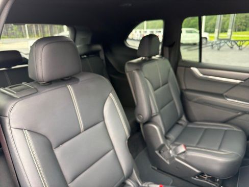 Used 2026 GMC Acadia Elevation w/ Elevation Premium Package FWD image 15