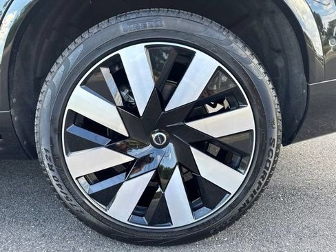 Used 2025 Volvo XC90 T8 Plus AWD/4WD image 9