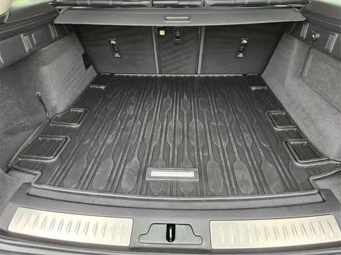 Used 2021 Land Rover Range Rover Velar S image 19