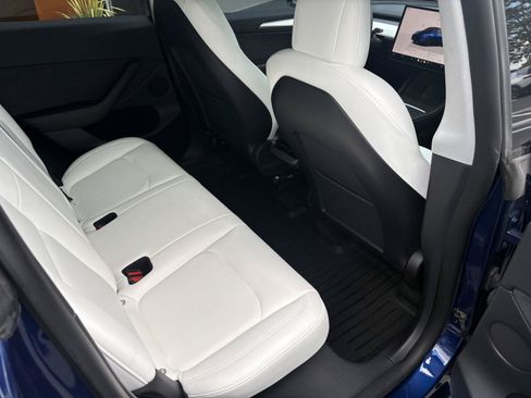 Used 2022 Tesla Model Y Performance AWD/4WD image 18