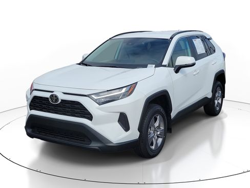 Used 2025 Toyota RAV4 XLE image 3