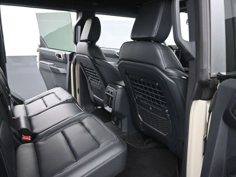 New 2025 Ford Bronco Badlands image 16