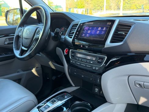 Used 2017 Honda Pilot Touring image 19