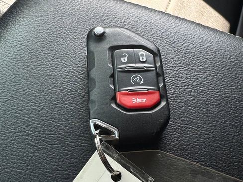 Used 2023 Jeep Wrangler Unlimited Sahara w/ Cold Weather Group image 32