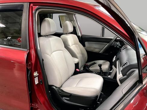 Used 2017 Subaru Forester 2.5i Premium AWD/4WD image 9