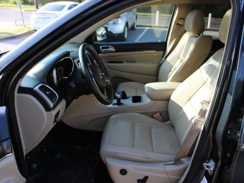 Used 2014 Jeep Grand Cherokee Limited w/ Luxury Group II RWD image 10