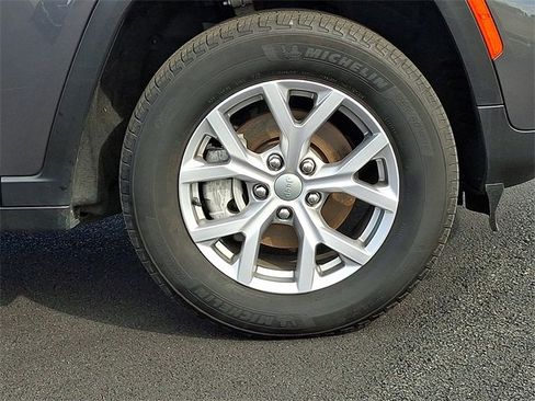 Used 2022 Jeep Grand Cherokee Limited image 12