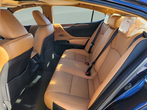 New 2025 Lexus ES 350 w/ Premium Package image 19