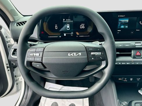 New 2025 Kia K4 LXS image 11