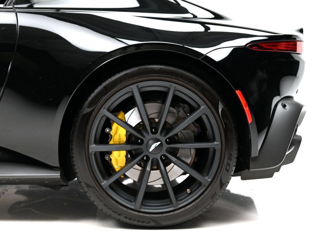 Used 2022 Aston Martin V8 Vantage Coupe RWD image 32