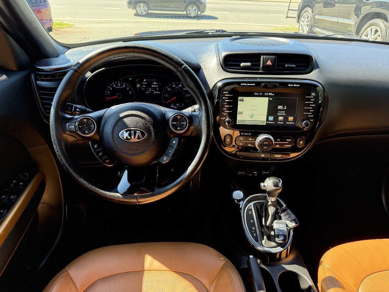 Used 2015 Kia Soul ! w/ Sun & Sound Package FWD image 17