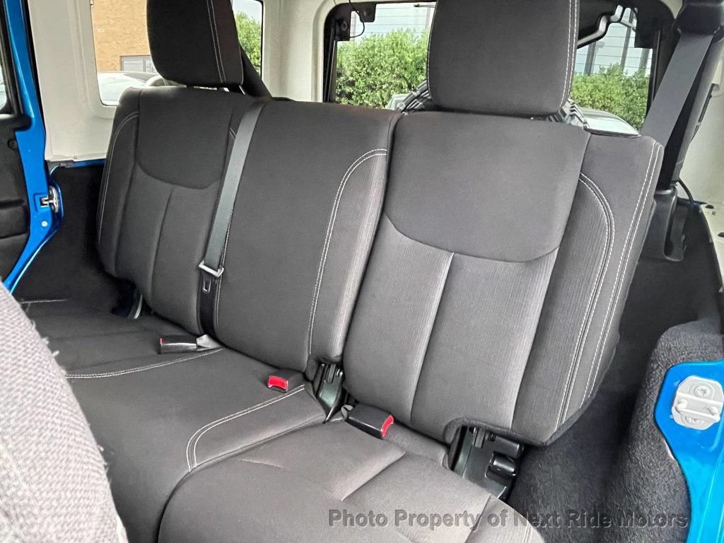 Used 2015 Jeep Wrangler Unlimited Rubicon w/ Connectivity Group AWD/4WD image 13