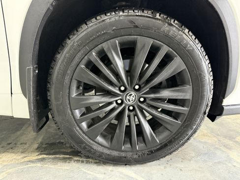 Used 2021 Toyota Highlander Platinum image 31