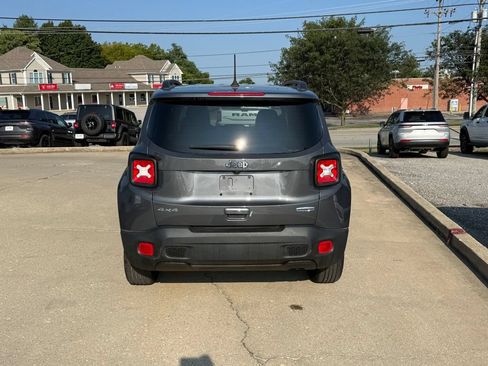 Used 2022 Jeep Renegade Latitude AWD/4WD image 7