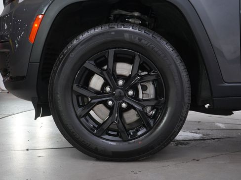 Used 2025 Jeep Grand Cherokee L Laredo AWD/4WD image 30
