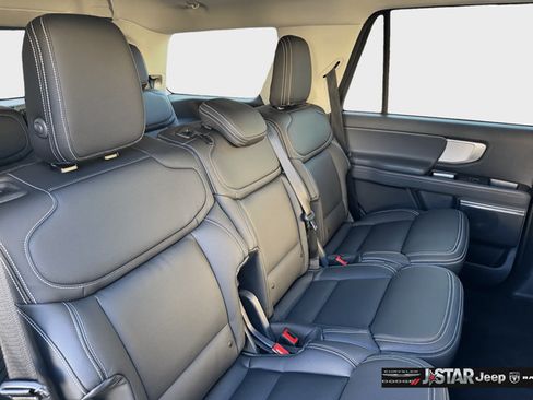 Used 2025 Ford Expedition Active AWD/4WD image 32