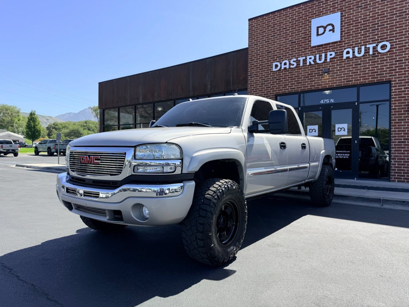 Used 2004 GMC Sierra 2500 SLT w/ Heavy-Duty Power Package AWD/4WD image 4