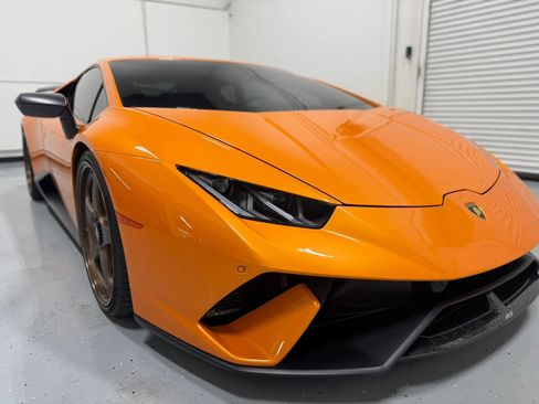 Used 2018 Lamborghini Huracan Performante AWD/4WD image 21