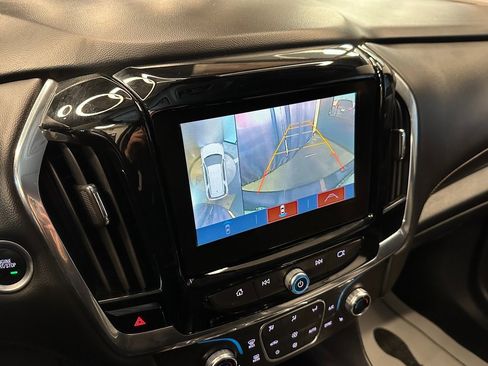 Used 2018 Chevrolet Traverse LT image 12