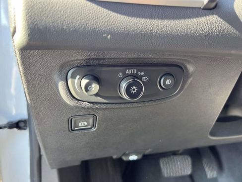 Used 2023 GMC Terrain SLT image 21