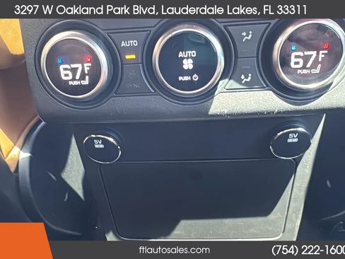 Used 2017 Land Rover Discovery HSE AWD/4WD image 32