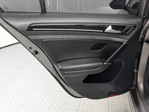 Used 2017 Volkswagen Golf R 4-Door image 16