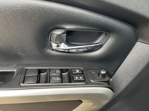 Used 2024 Nissan Titan SV w/ SV Convenience Package RWD image 26