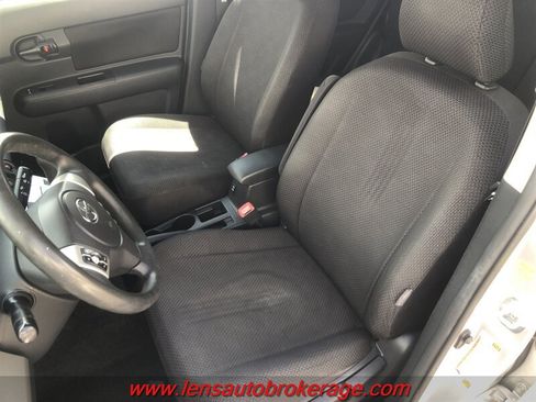 Used 2010 Scion xB FWD image 12