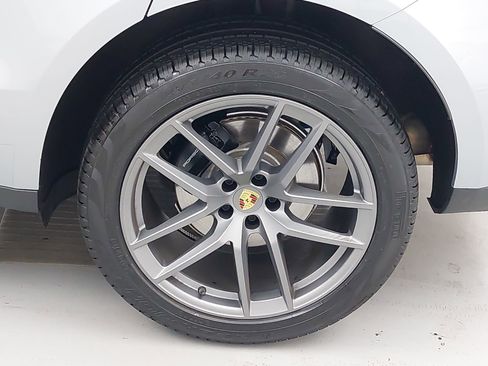 Certified 2025 Porsche Macan image 36